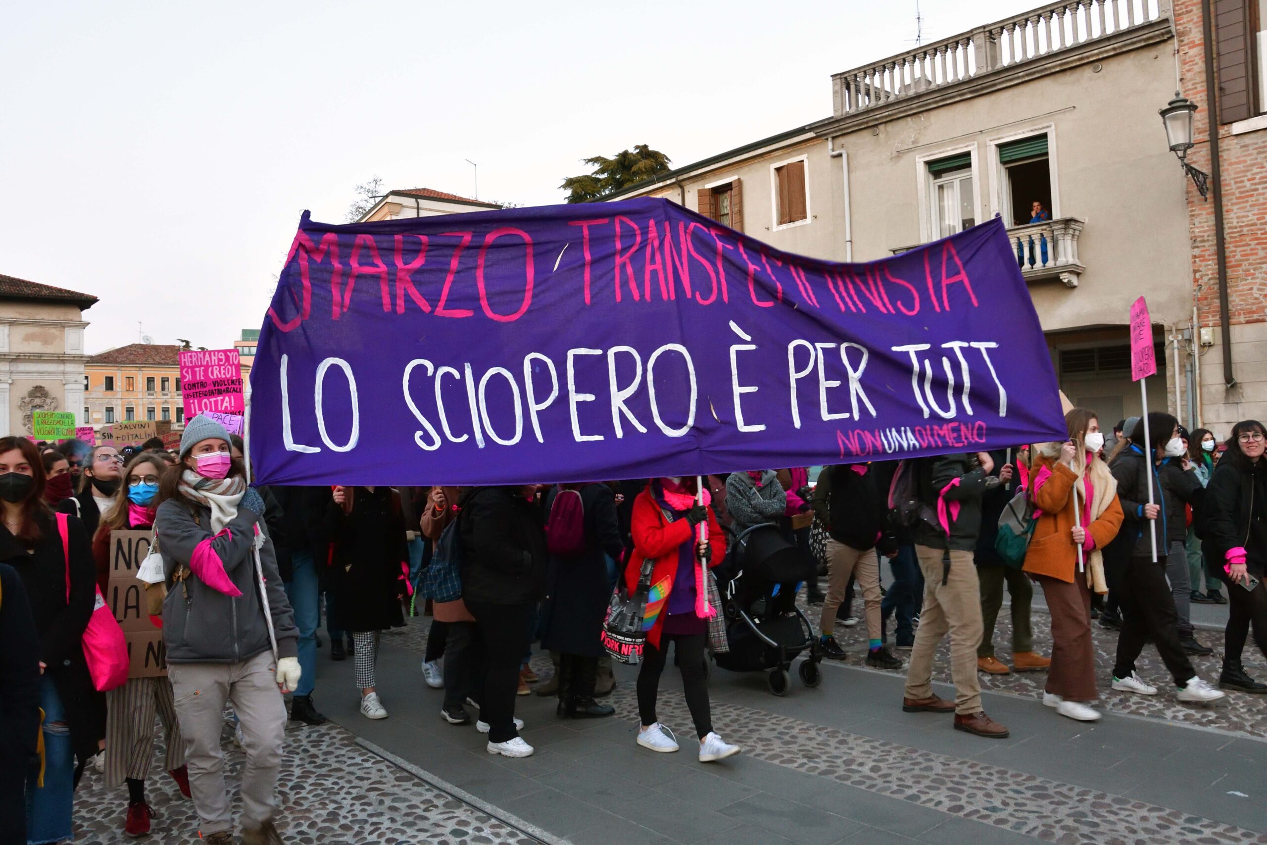 Sindacato di Base ADL Cobas - "Meno mimose, più salario e diritti" 8 marzo di lotta a Padova