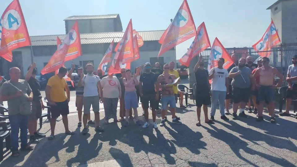 Sindacato di Base ADL Cobas - Dopo cinque giorni di sciopero i camionisti Cabilog - Cabiati ottengono l'accordo