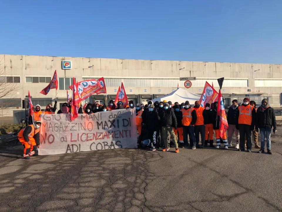 Sindacato di Base ADL Cobas - Sciopero e blocco totale di Maxi Di Alessandria contro la chiusura del magazzino