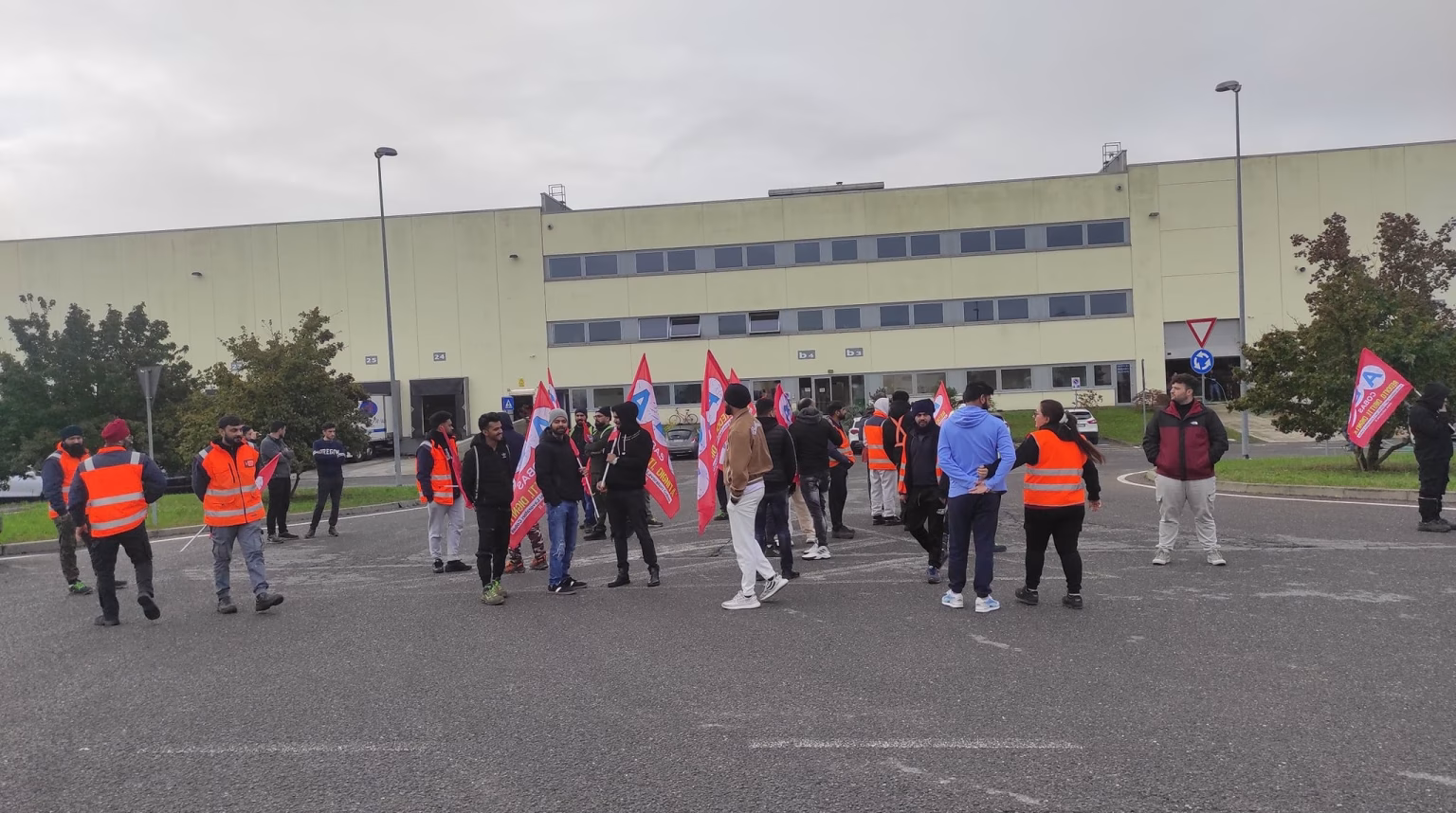 La lotta paga! Alla In's di Tortona revocato il licenziamento illegittimo di un lavoratore - ADL COBAS Sindacato di Base ADL Cobas - La lotta paga! Alla In's di Tortona revocato il licenziamento illegittimo di un lavoratore