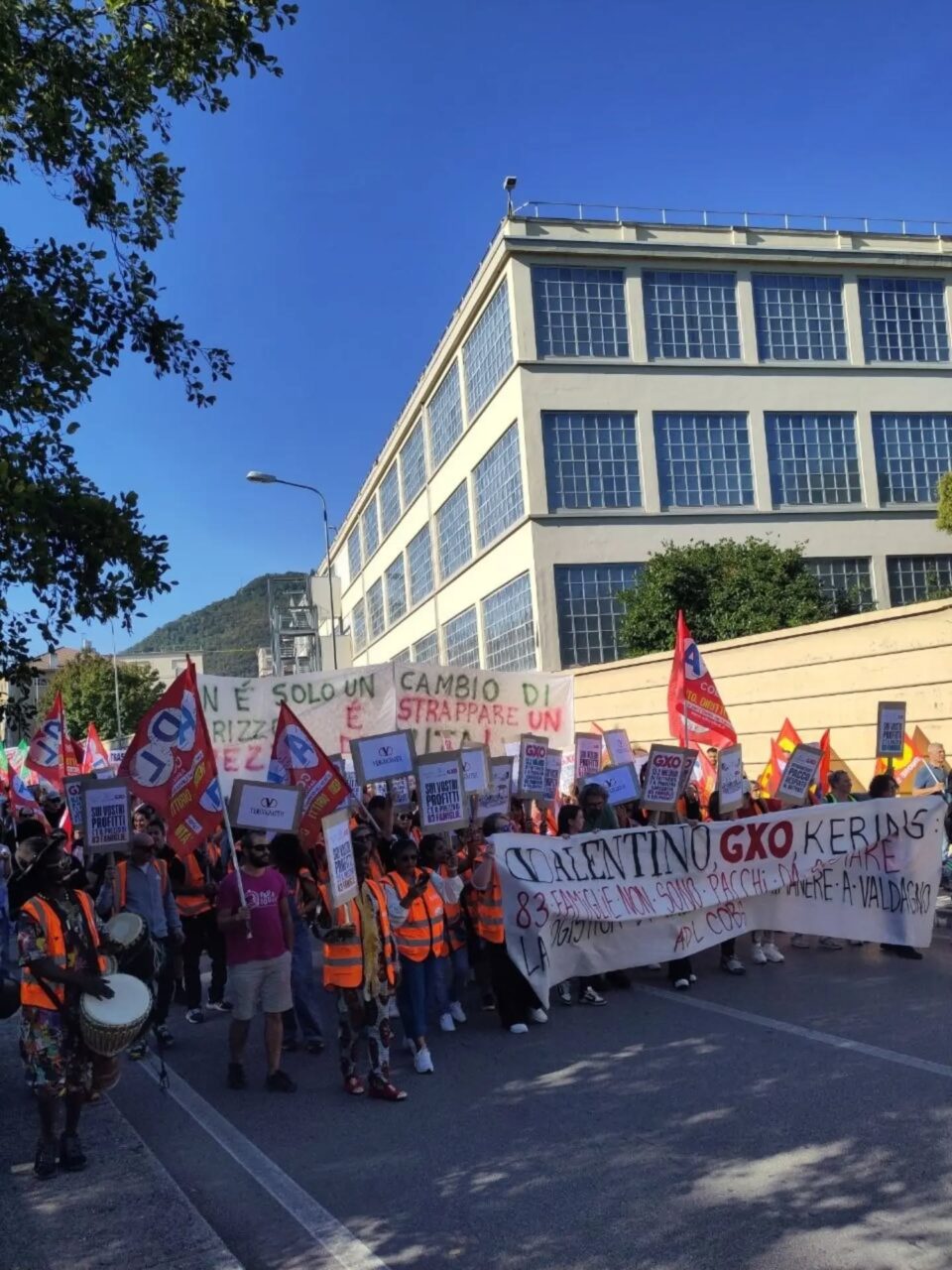 Sindacato di Base ADL Cobas - 83 persone su 109 a rischio licenziamento al magazzino logistico "VALENTINO" a Valdagno (notizia in continuo aggiornamento)