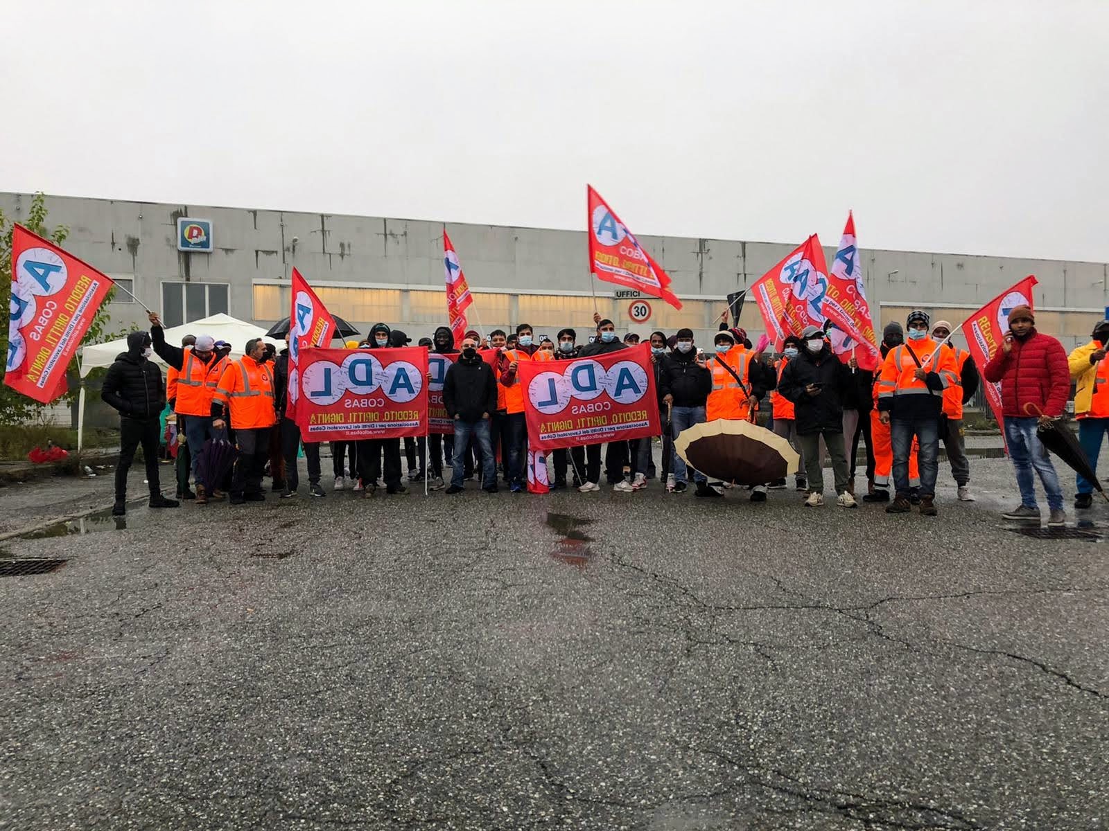 Sindacato di Base ADL Cobas - Grande adesione allo sciopero nazionale della logistica nel magazzino Maxi Di ad Alessandria