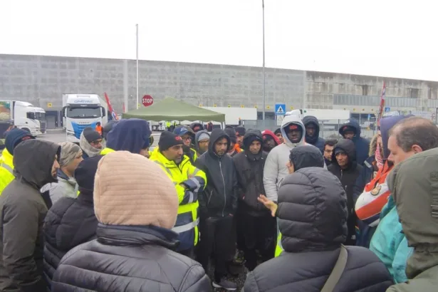 Sindacato di Base ADL Cobas - Ancora sciopero a Maxi Di Vercelli per CCNL logistica e aumento del Ticket