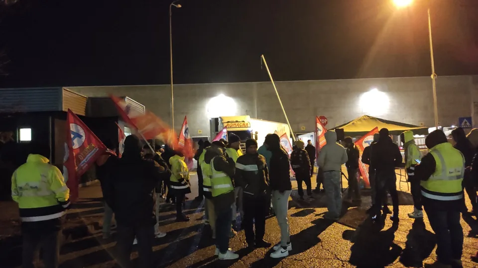 Sindacato di Base ADL Cobas - Ancora sciopero a Maxi Di Vercelli per CCNL logistica e aumento del Ticket