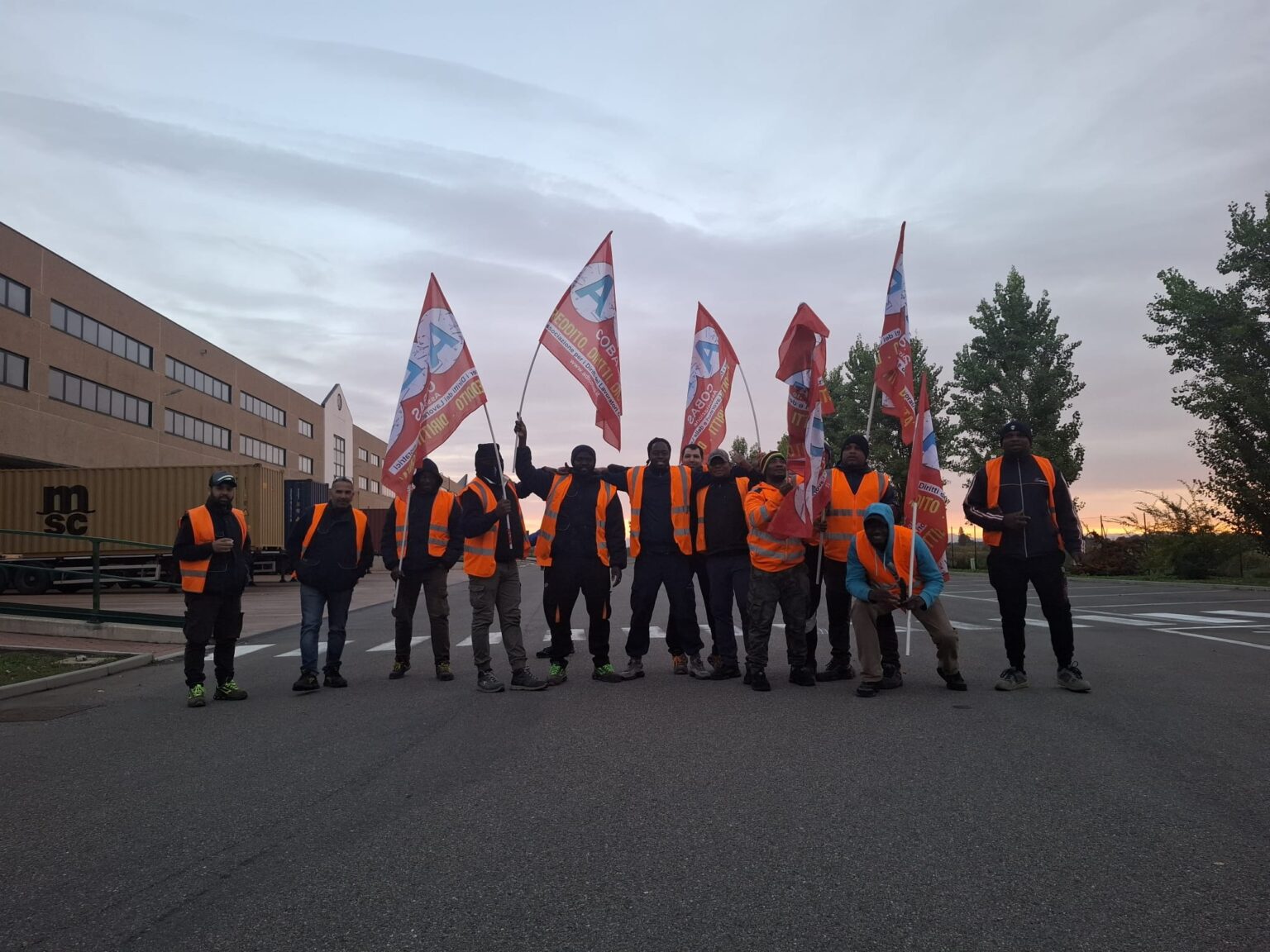 Sindacato di Base ADL Cobas - Aosom Belgioioso: scioperano i lavoratori di Maxilog. “Basta ritardi nei pagamenti e precarietà”.