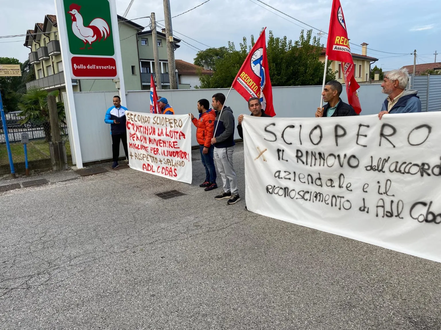 Sindacato di Base ADL Cobas - Oggi 23 settembre c’è stata l’ intera giornata di sciopero alla Pollo dell’Avvenire di Cartura e alla Scarso Romualdo e figli a Ponte San Nicolò