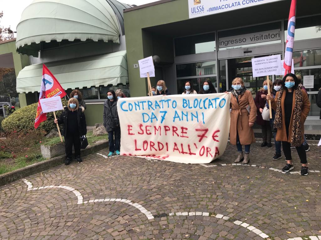 Sindacato di Base ADL Cobas - Lavoratrici addette alle pulizie degli ospedali di Padova in sciopero per il rinnovo del CCNL Pulizie/Multiservizi