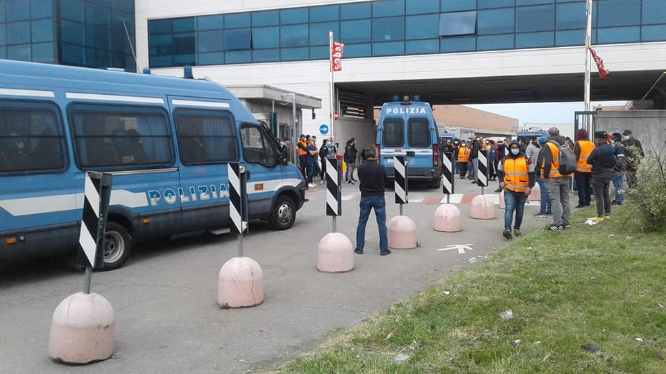 Sindacato di Base ADL Cobas - Gravissimo intervento della polizia contro i lavoratori in lotta alla Fedex Tnt di Peschiera Borromeo