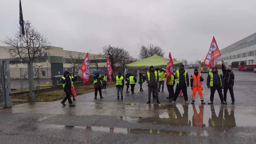 Sindacato di Base ADL Cobas - Vinta la battaglia per l'internalizzazione dei 40 dipendenti dello stabilimento Colussi di Tortona. Adl Cobas: “Basta scatole cinesi nella logistica”