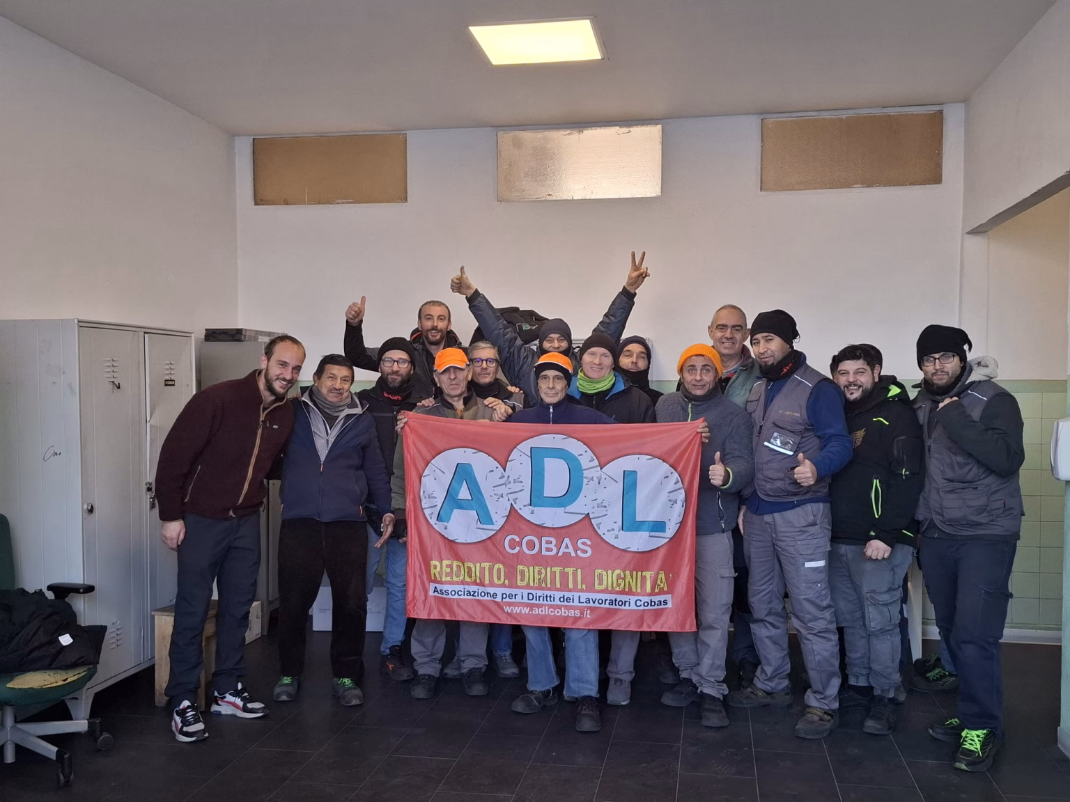 Sindacato di Base ADL Cobas - Premi di Natale e miglioramenti contrattuali nei magazzini Arco e Kimono. Due importanti vittorie grazie alla determinazione dei lavoratori uniti!