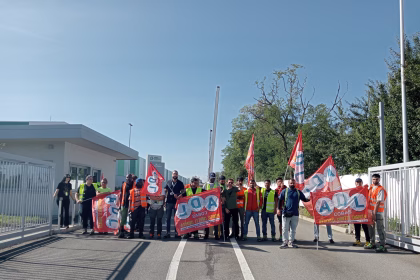 Sindacato di Base ADL Cobas - Sciopero al magazzino Maclog di Tortona