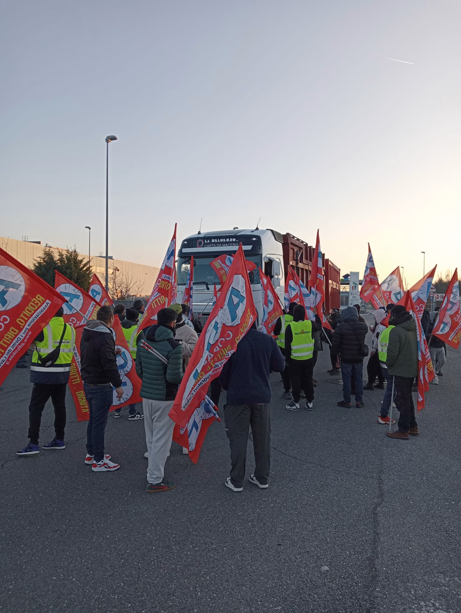 Sindacato di Base ADL Cobas - Sciopero generale a Tortona: abbiamo bloccato Logicor!